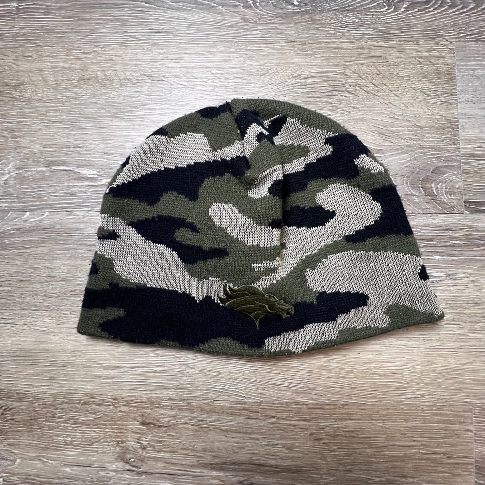 NFL Denver Broncos Beanie Mens OSFA Green Camo Knit Hat Embroidered Logo AI92